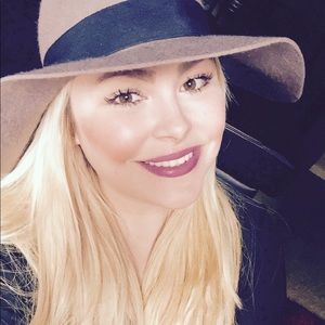 Meet your Posher, Monique